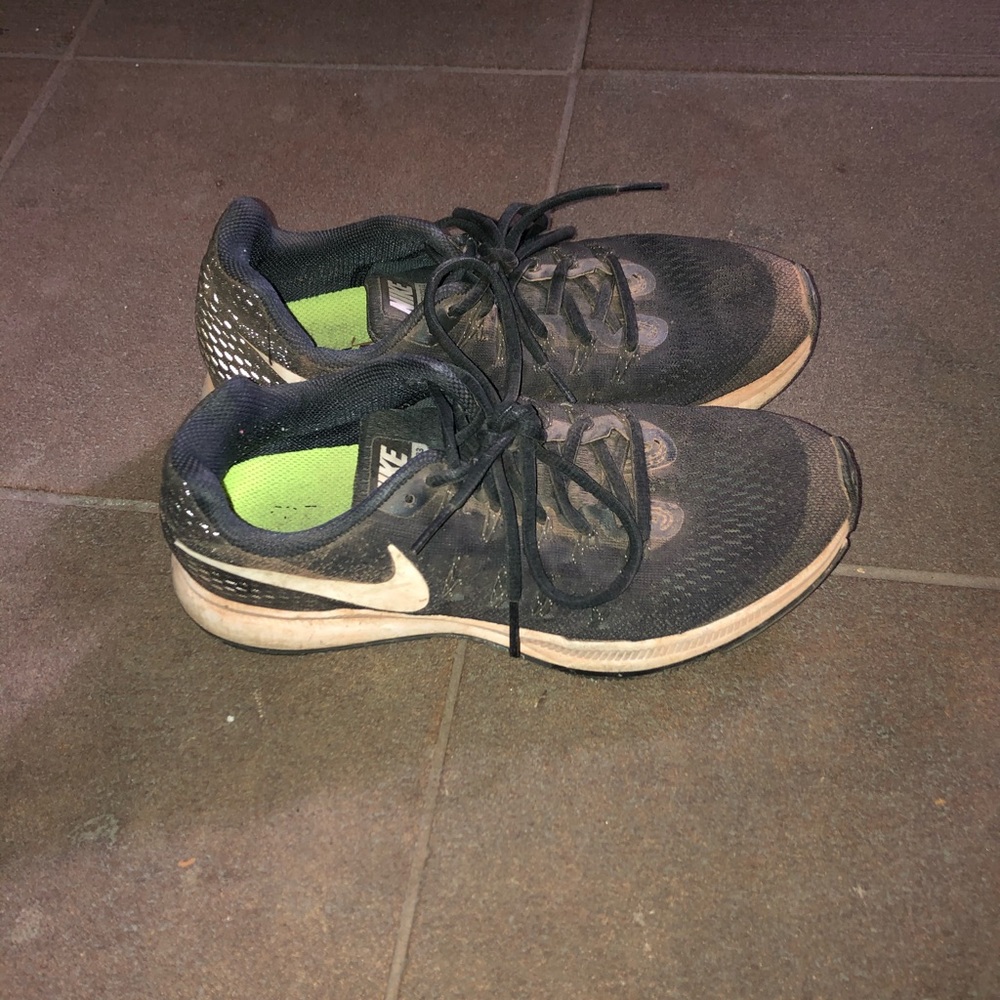 Black nike Pegasus zoom